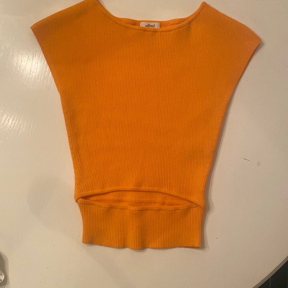 Wilfred top with a cute cut out